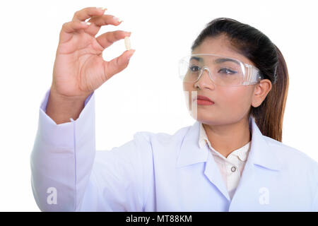 Close up of young woman médecin persan gras à la vitamine à ta Banque D'Images