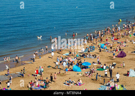 La foule des amateurs de plage sur la plage de sable de Botany Bay, Kent. UK Banque D'Images