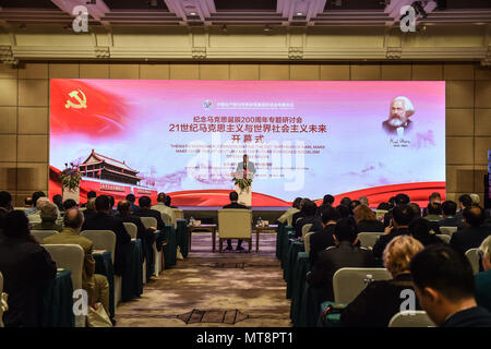 Shenzhen, la province chinoise du Guangdong. 28 mai, 2018. La séance d'ouverture de l'atelier thématique : commémorant le 200e anniversaire de naissance de Karl Marx' est tenue à Shenzhen, province du Guangdong en Chine du sud, le 28 mai 2018. Credit : Mao Siqian/Xinhua/Alamy Live News Banque D'Images