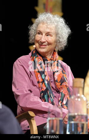 Hay Festival, Hay on Wye, UK - Lundi 28 mai 2018 - Margaret Atwood sur scène à l'Hay Festival afin de discuter de son roman dystopique les servantes Tale - Photo Steven Mai / Alamy Live News Banque D'Images