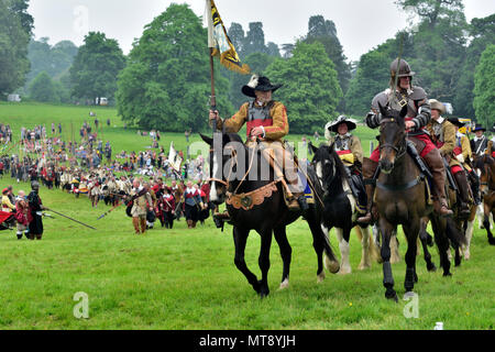 Bristol, Royaume-Uni, 28 mai, 2018. Reconstitution de la guerre civile anglaise, le siège de Bristol sur son 375e anniversaire des batailles (1645) entre les parlementaires ('Roundheads') et royalistes ('Cavaliers') a adopté de nouveau par les membres de l'Hogan-vexel à Bristol Ashton Court. Crédit : Charles Stirling/Alamy Live News Banque D'Images