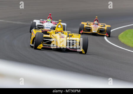 27 mai 2018 - Indianapolis, Indiana, États-Unis d'Amérique - Helio Castroneves (3) du Brésil apporte sa voiture vers le bas à travers les virages au cours de l'Indianapolis 500 à Indianapolis Motor Speedway à Indianapolis en Indiana. (Crédit Image : © Walter G Arce Sr Inc/ASP ASP via Zuma sur le fil) Banque D'Images