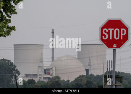 17 mai 2018, Wiesbaden, Allemagne : la centrale nucléaire de Biblis (APM) dans le sud de la Hesse. La centrale est une partie de l'énergie RWE et de groupe seront démantelés dans les décennies à venir. Photo : Boris Roessler/dpa Banque D'Images