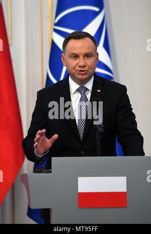 Varsovie, Pologne. 28 mai, 2018. Le président polonais Andrzej Duda parle lors d'une conférence de presse conjointe avec le Secrétaire général de l'OTAN, Jens Stoltenberg (pas en photo) au Palais du Belvédère à Varsovie, Pologne, le 28 mai 2018. Credit : Maciej Gillert/Xinhua/Alamy Live News Banque D'Images