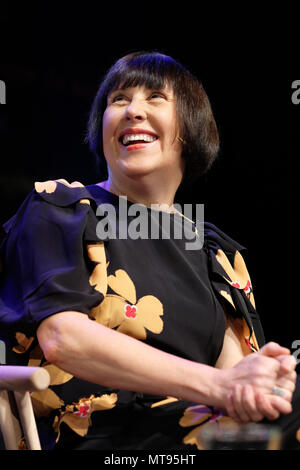 Hay Festival, Hay on Wye, UK - Mardi 29 Mai 2018 - Alice Rawsthorn sur scène à l'Hay Festival parle de sa conception du livre comme une attitude - Photo Steven Mai / Alamy Live News Banque D'Images