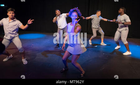 Londres, Royaume-Uni. 29 mai 2018. Les artistes de cirque de la très célèbre compagnie Circolombia colombien 'Exécuter' à un photocall. La société headline The Underbelly Festival Southbank jusqu'au 14 juillet 2018. Crédit : Stephen Chung / Alamy Live News Banque D'Images