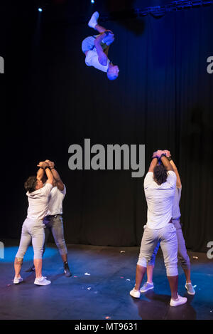 Londres, Royaume-Uni. 29 mai 2018. Les artistes de cirque de la très célèbre compagnie Circolombia colombien 'Exécuter' à un photocall. La société headline The Underbelly Festival Southbank jusqu'au 14 juillet 2018. Crédit : Stephen Chung / Alamy Live News Banque D'Images