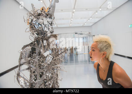 Londres, Royaume-Uni. 29 mai, 2018. Titan, 2013 - Lee Bul : blocage, une nouvelle exposition à la Hayward Gallery dispose d'un travail de l'Asie les plus acclamés des artistes contemporains. Cette ambitieuse exposition explore l'éventail complet de l'avant-garde et son travail à la réflexion des trois dernières décennies. Crédit : Guy Bell/Alamy Live News Banque D'Images