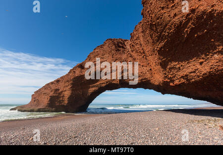 Legzira beach avec rock au Maroc Banque D'Images