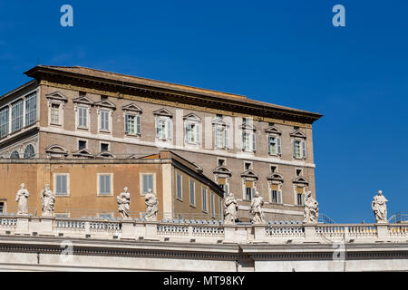 Vue sur les appartements pontificaux de Saint Peter's square, Vatican, Cité du Vatican. Banque D'Images