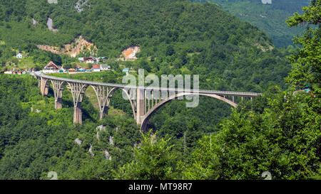 Pont Djurdjevica Tara au Monténégro Banque D'Images