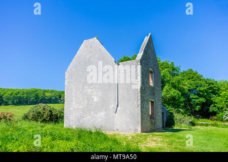 Une maison abandonnée/ bâtiment dans le village fantôme de Tyneham in South Dorset situé au milieu du champ de tir militaire de Lulworth, England, UK Banque D'Images