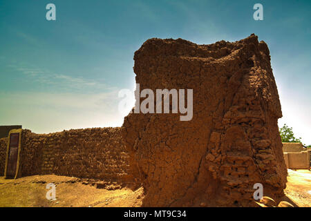 Ruines de l'ancien mur de la ville de Zinder, Niger Banque D'Images