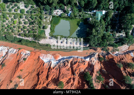 Red Canyon et de la Fée Printemps vue aérienne, Mui Ne, Vietnam Banque D'Images