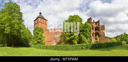 Ruines du château d'Heidelberg (Heidelberger Schloss) au printemps, à l'image panoramique, Banque D'Images