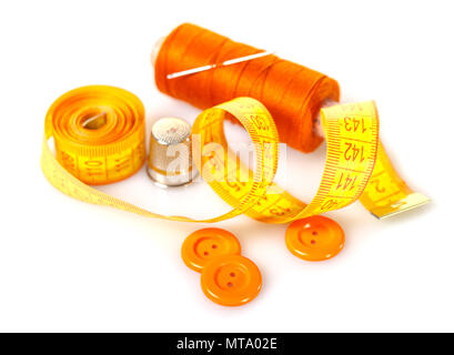 Accessoires de couture close-up on white background isolés Banque D'Images
