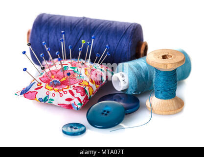 Accessoires de couture close-up on white background isolés Banque D'Images