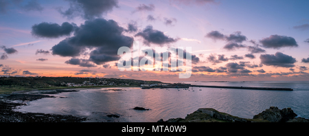 Coucher de soleil sur Braye Bay Banque D'Images