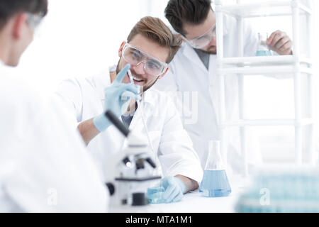 Image de fond dans le laboratoire de l'équipe scientifique Banque D'Images