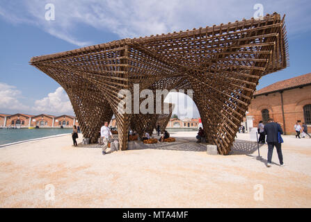 Le Bambou Stalactite de la Biennale d'architecture de Venise 2018 conçu par le bureau d'architecture Architectes Vo Trong Nghia Banque D'Images