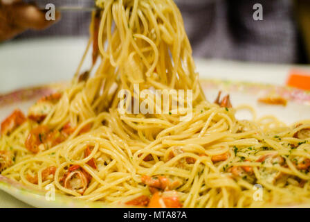 Type Spaghetti pâtes italiennes les calamars avec le poisson. La culture traditionnelle Italie lave Banque D'Images