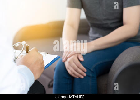 Médecine et soins de santé patient femme concept obstétriciens consulting Banque D'Images