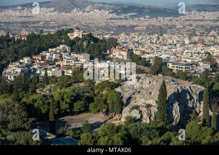 Aréopage (Mars) avec vue sur la colline de l'Observatoire national d'Athènes, Grèce Banque D'Images