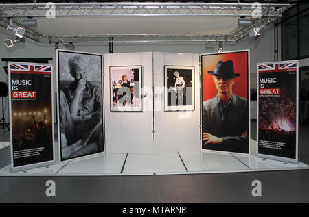 David Bowie Ausstellung bei Aston Martin Berlin dispose d''atmosphère où : Berlin, Allemagne Quand : 26 Avr 2018 Crédit : WENN.com Banque D'Images