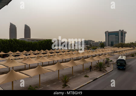 Al Bahr tours dans une distance, également appelé Twin Towers de Abu Dhabi Banque D'Images