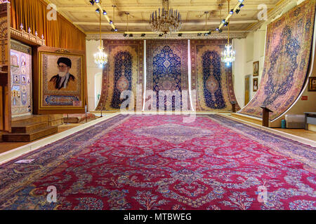 Tabriz (province de l'Iran - 15 mars 2018 : Hall de tapis et moquettes en municipalité musée dans Saat Tower, Tabriz Municipalité Palace Banque D'Images