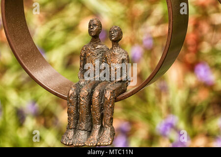 Deux petites mais belles sculptures en bronze. Banque D'Images