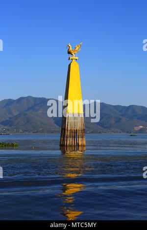 Oiseau d'or sur le lac Inle au Myanmar Banque D'Images