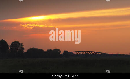 Coucher de soleil sur la rivière IJssel près de Zwolle Banque D'Images
