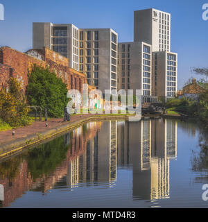 Birmingham City University building reflet Banque D'Images