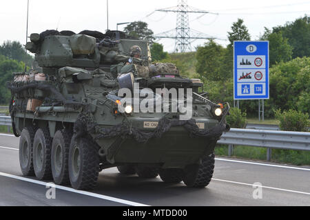 Rozvadov, République tchèque. 29 mai, 2018. Convoi de troupes américaines à la frontière ROZVADOV, traverse le 29 mai 2018, de se déplacer à travers la République tchèque au sein de l'exercice 2018 Grève Sabre. Photo : CTK Miroslav Chaloupka/Photo/Alamy Live News Banque D'Images