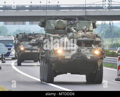 Rozvadov, République tchèque. 29 mai, 2018. Convoi de troupes américaines à la frontière ROZVADOV, traverse le 29 mai 2018, de se déplacer à travers la République tchèque au sein de l'exercice 2018 Grève Sabre. Photo : CTK Miroslav Chaloupka/Photo/Alamy Live News Banque D'Images