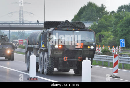 Rozvadov, République tchèque. 29 mai, 2018. Convoi de troupes américaines à la frontière ROZVADOV, traverse le 29 mai 2018, de se déplacer à travers la République tchèque au sein de l'exercice 2018 Grève Sabre. Photo : CTK Miroslav Chaloupka/Photo/Alamy Live News Banque D'Images