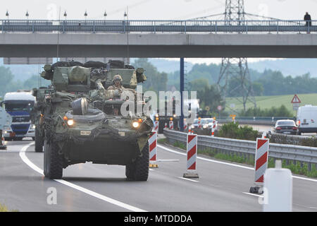 Rozvadov, République tchèque. 29 mai, 2018. Convoi de troupes américaines à la frontière ROZVADOV, traverse le 29 mai 2018, de se déplacer à travers la République tchèque au sein de l'exercice 2018 Grève Sabre. Photo : CTK Miroslav Chaloupka/Photo/Alamy Live News Banque D'Images