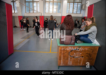 Rome. 'Machiavelli' high school occupées par des étudiants qui protestent contre les coupures du gouvernement sur l'éducation. L'Italie. Banque D'Images