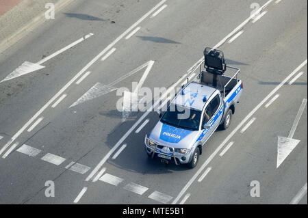 Polish voiture de police Mitsubishi L200 avec LRAD 500X (Long Range Acoustic Device est un périphérique utilisé pour acoustique originaire non létaux, non, d'une foule cont Banque D'Images