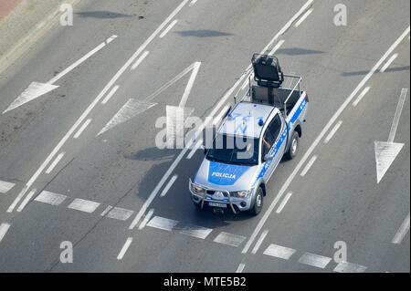 Polish voiture de police Mitsubishi L200 avec LRAD 500X (Long Range Acoustic Device est un périphérique utilisé pour acoustique originaire non létaux, non, d'une foule cont Banque D'Images