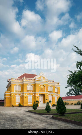 L'architecture de style colonial français bâtiment de la Banque nationale du Cambodge dans la vieille ville de kampot Cambodge Banque D'Images