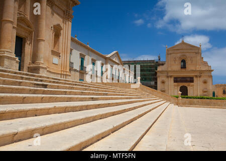 La cathédrale et la Basilique de Saint Nicolas de Myre (San Nicolo) en style baroque sicilien. Dans la petite ville de Noto, Syracuse, Sicile, Italie Banque D'Images