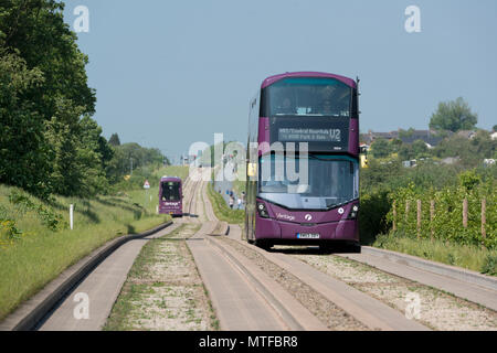 Un premier bus Vantage voyageant au Busway guidé Leigh dans Mosley commun, Wigan, Greater Manchester. Banque D'Images
