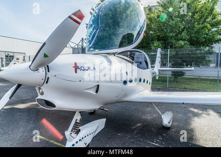 Vue depuis l'avant de l'Aquila A 210, un avion léger allemand avec cabine transparente pour un pilote et un passager, l'aéroport de Braunschweig, mai 201 Banque D'Images