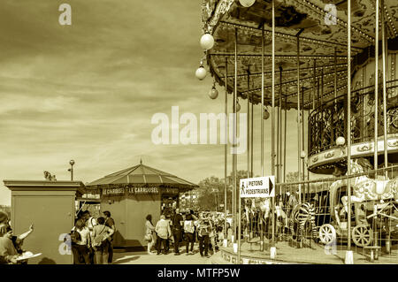Paris, France - 18 Avril 2018 : par le carrousel à côté de la Tour Eiffel Banque D'Images