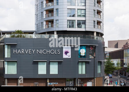 Harvey Nichols Store et les appartements de la Tour Eclipse ci-dessus, Philadelphia Street, Quakers Friars, Bristol, Angleterre, Royaume-Uni Banque D'Images