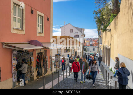 Rua Milagre de Santo António dans l'Alfama, Lisbonne, Portugal Banque D'Images