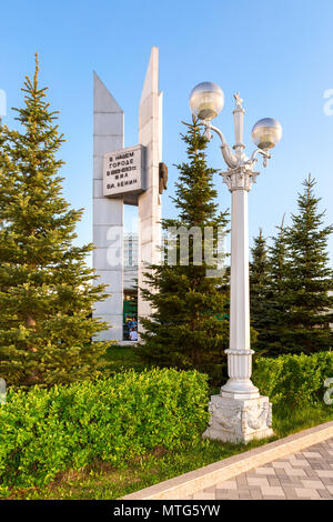 Samara, Russie - le 19 mai 2018 : Monument à Vladimir Lénine à la Volga remblai en journée ensoleillée Banque D'Images