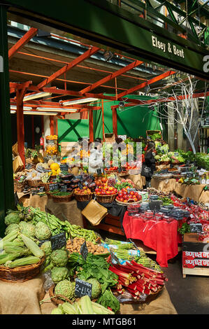 Les fruits et légumes en vente à Borough Market, London Banque D'Images